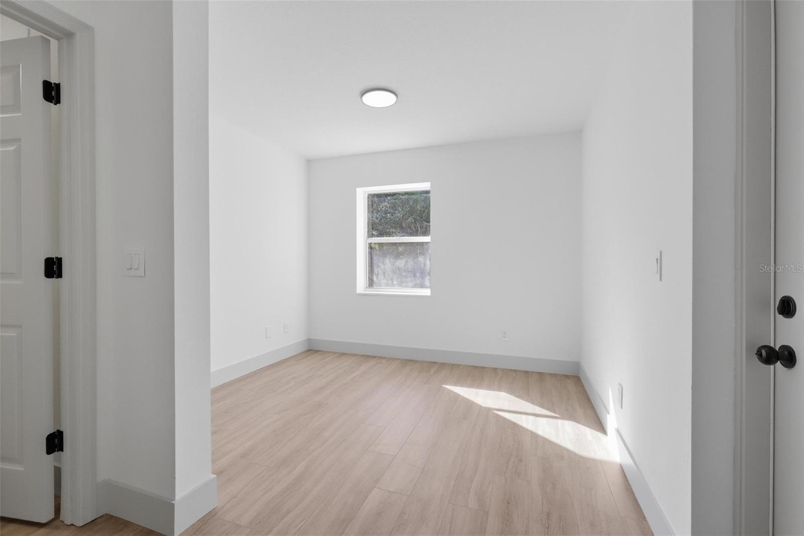 Image 19 of 26 For 250 Deerfoot Road