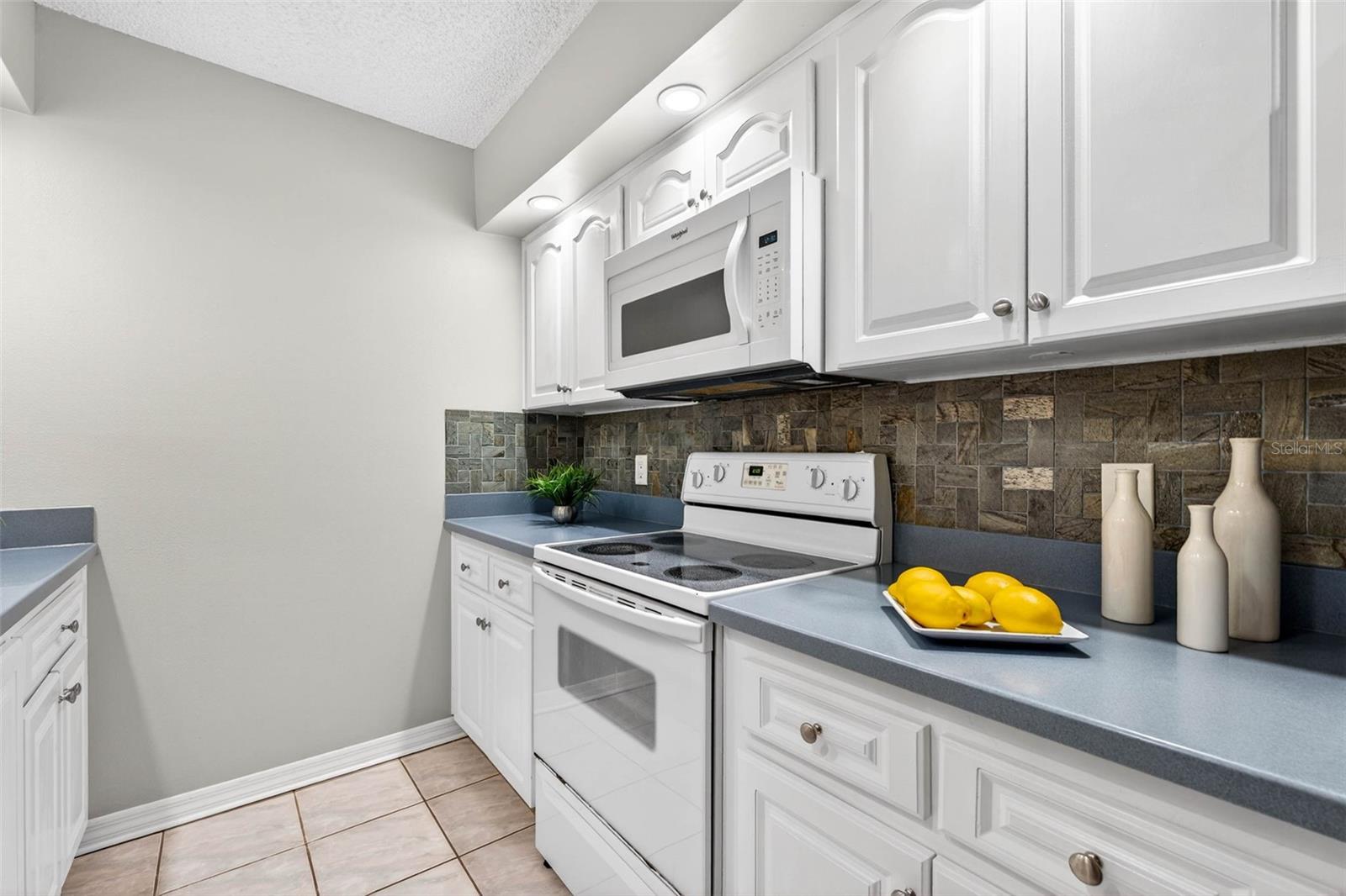 Image 21 of 46 For 2708 9th Court