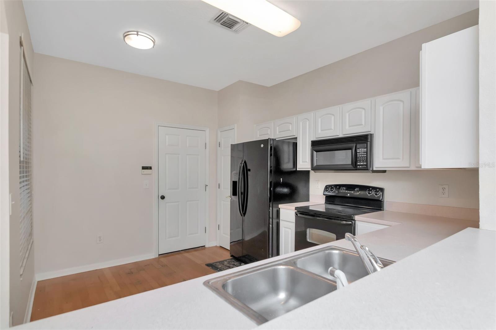 Image 13 of 50 For 18832 Duquesne Drive