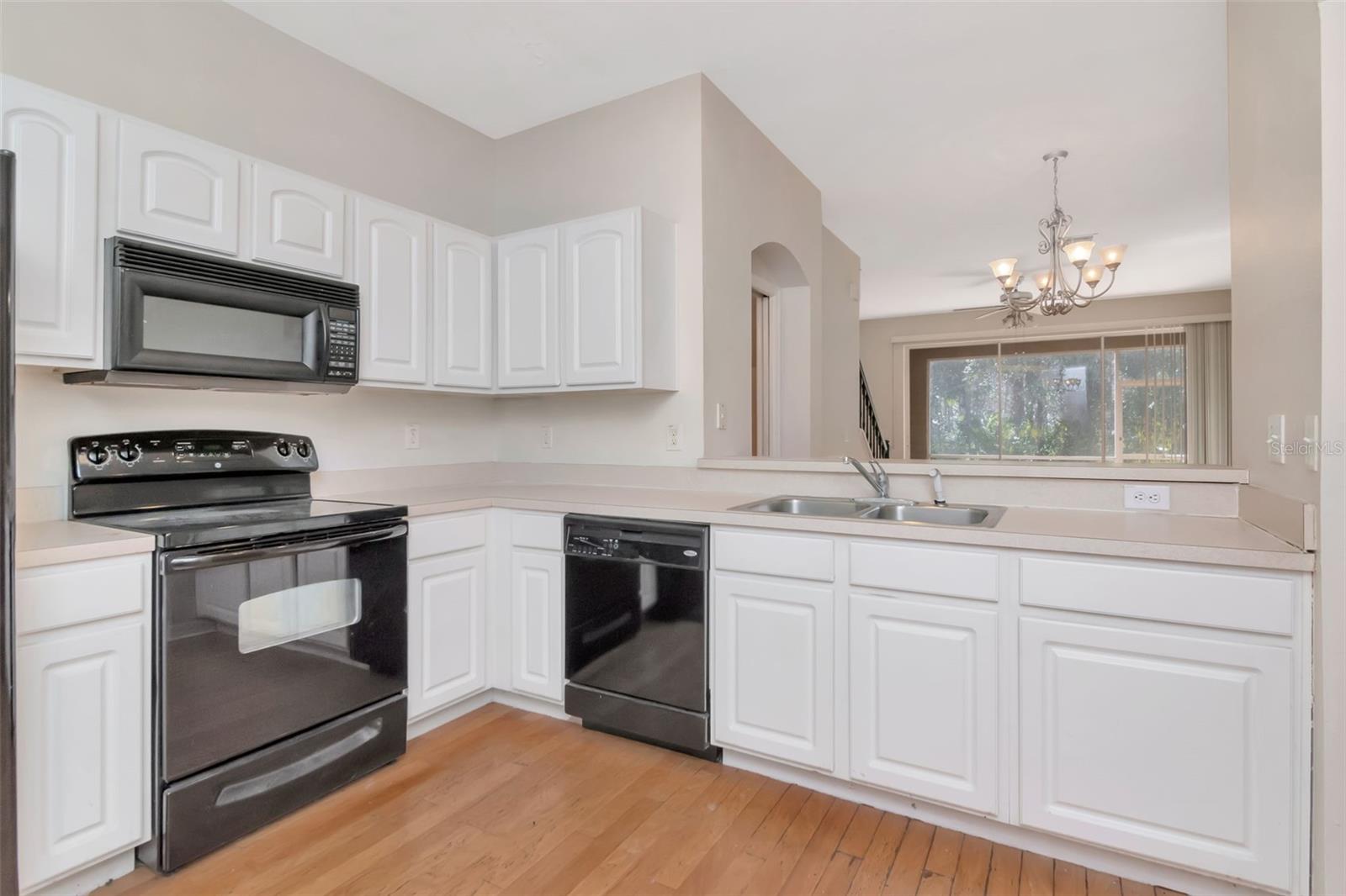 Image 16 of 50 For 18832 Duquesne Drive