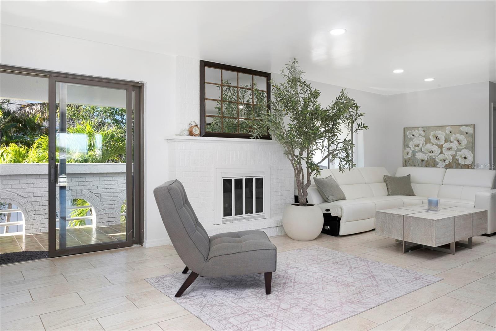 Image 12 of 56 For 2710 Hibiscus Drive W