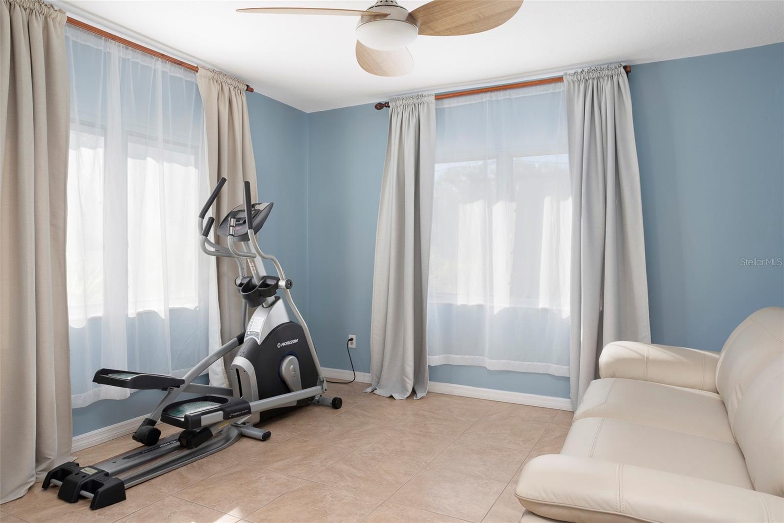 Image 23 of 56 For 2710 Hibiscus Drive W