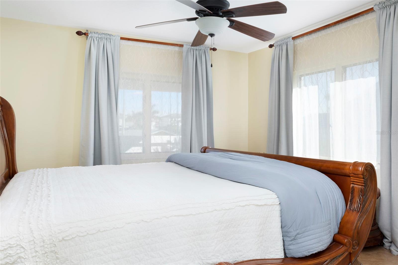 Image 27 of 56 For 2710 Hibiscus Drive W