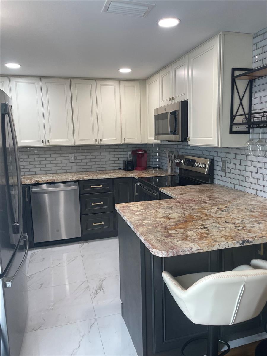 Image 7 of 18 For 10674 101st Avenue 2