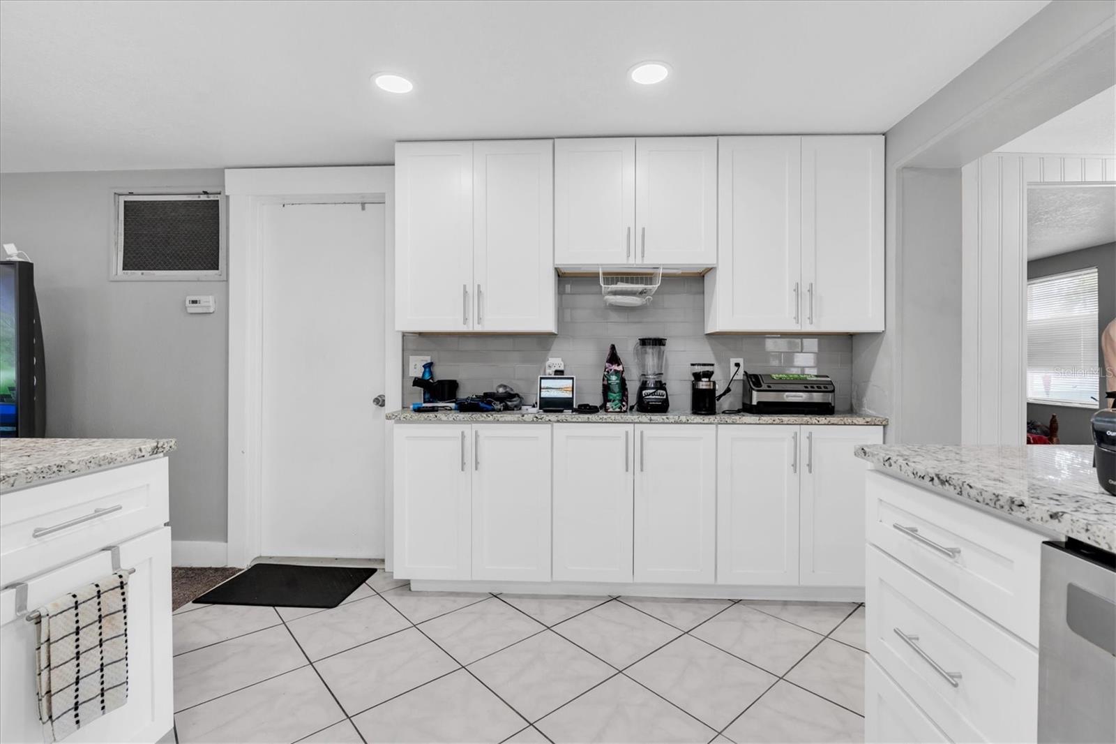 Image 8 of 71 For 5612 Baker Road