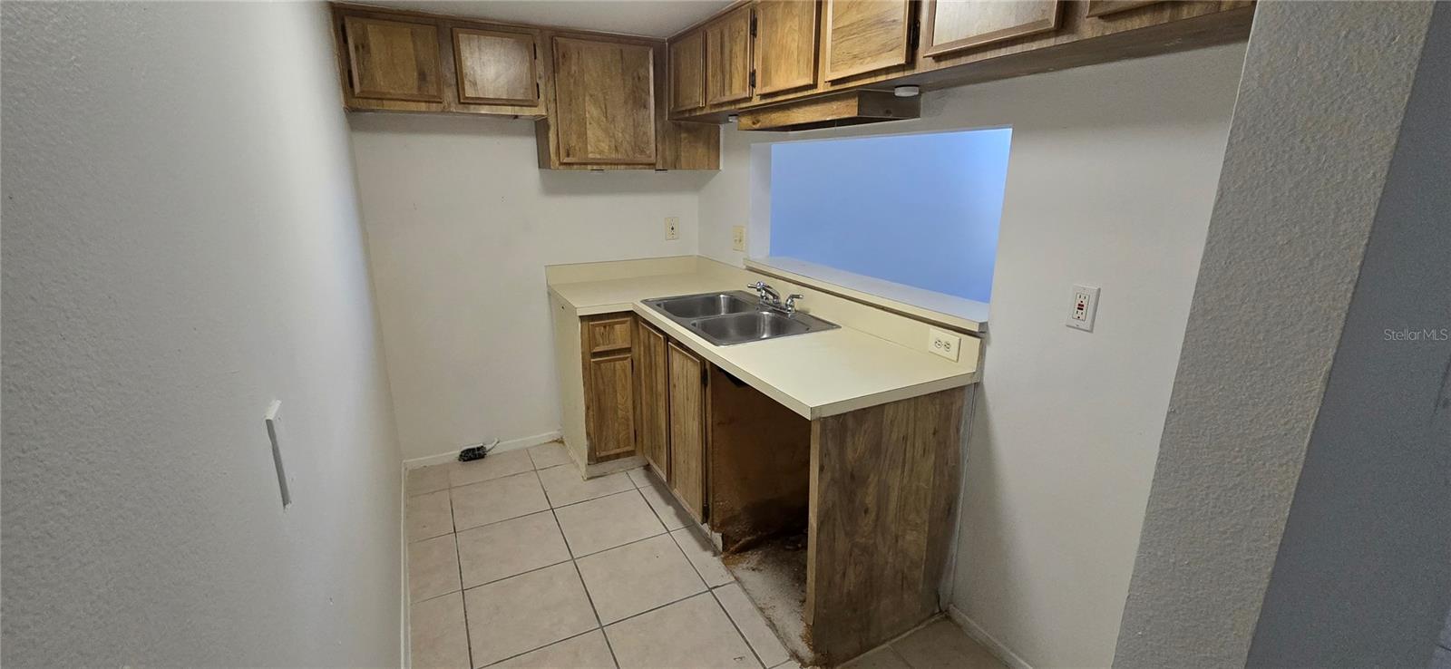 Image 4 of 6 For 7017 Waterside Drive 1