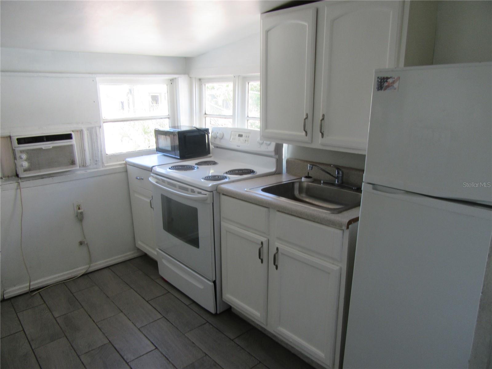 Image 5 of 11 For 524 3rd Street N D