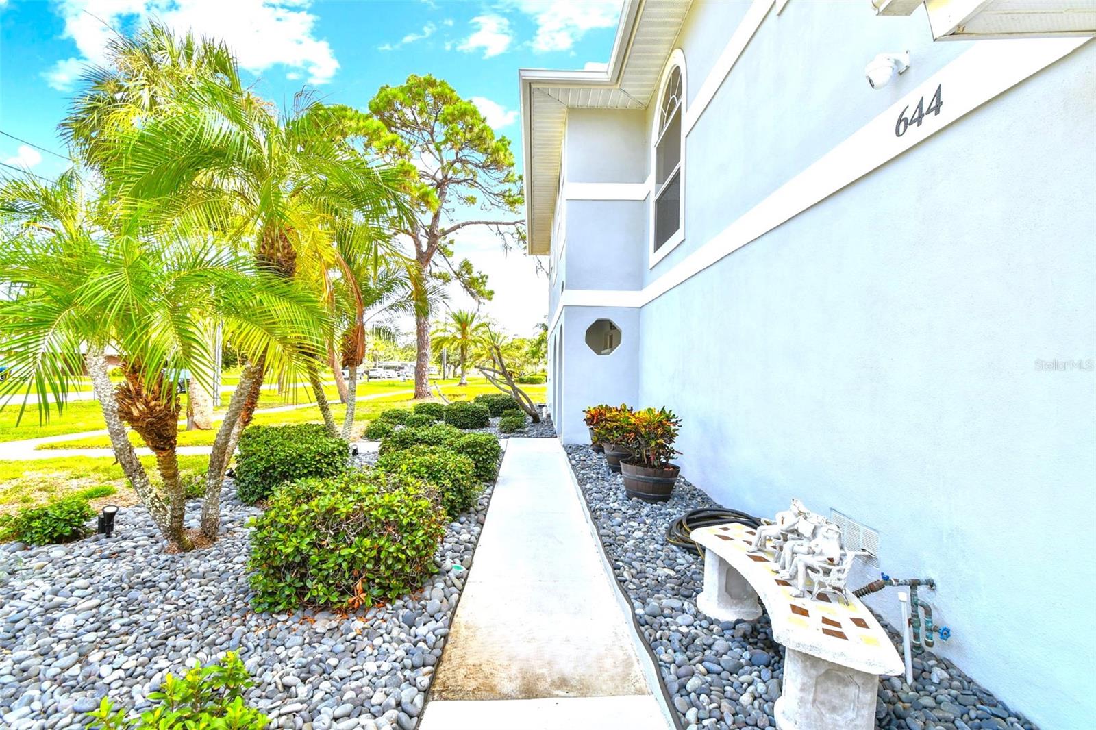 Image 13 of 90 For 644 Bayshore Drive