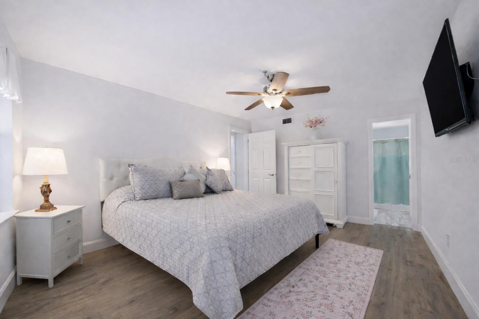 Image 13 of 32 For 2400 Feather Sound Drive 821