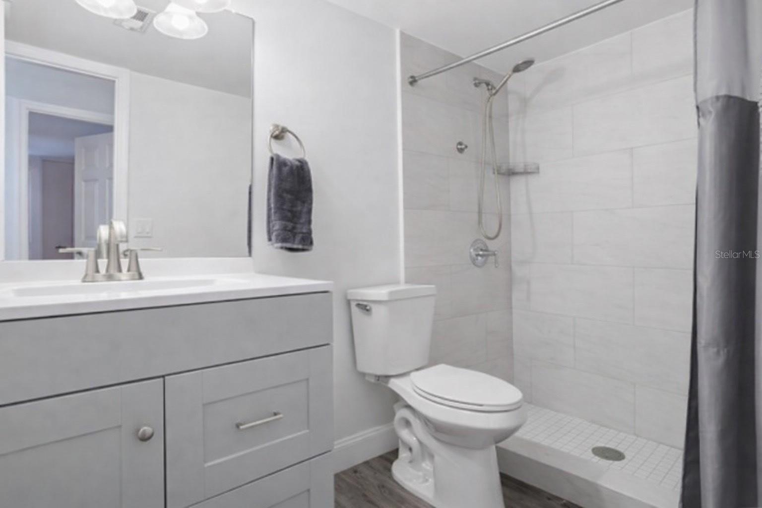 Image 17 of 32 For 2400 Feather Sound Drive 821