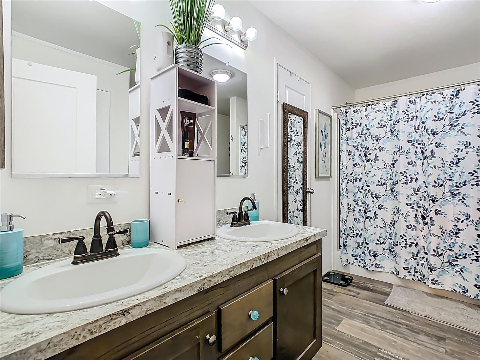 Image 31 of 73 For 10738 Country View Drive