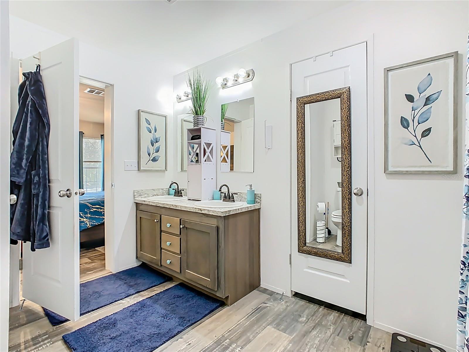 Image 33 of 73 For 10738 Country View Drive