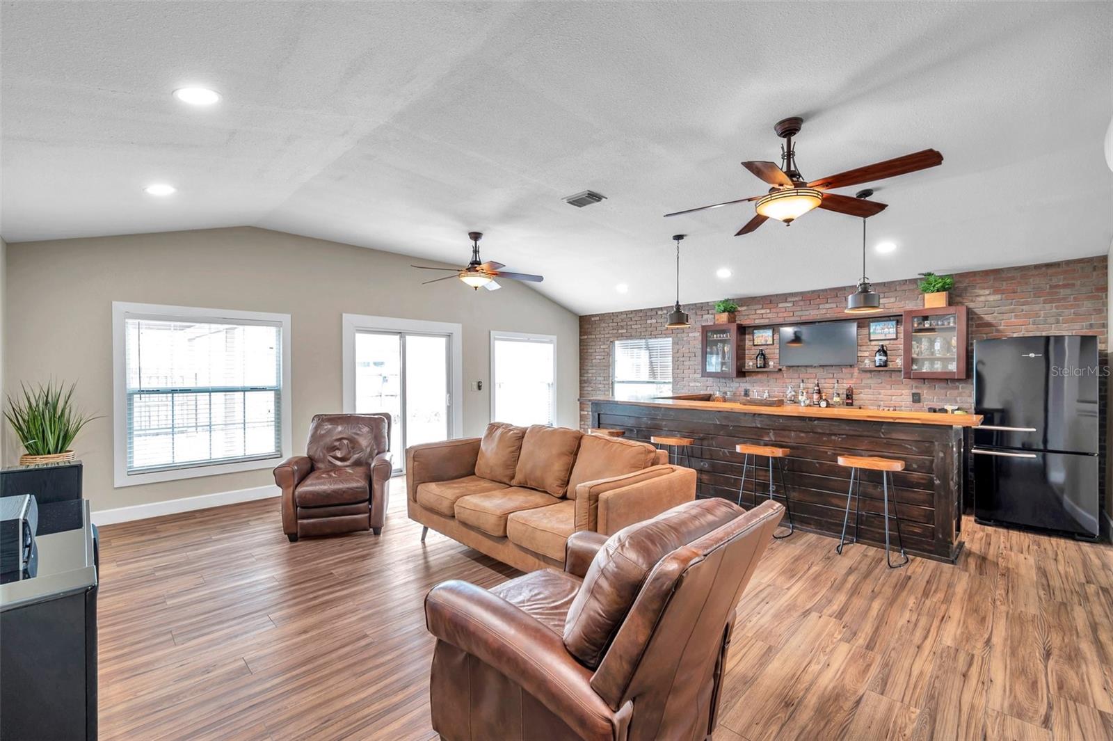 Image 11 of 43 For 4815 Plantation Drive