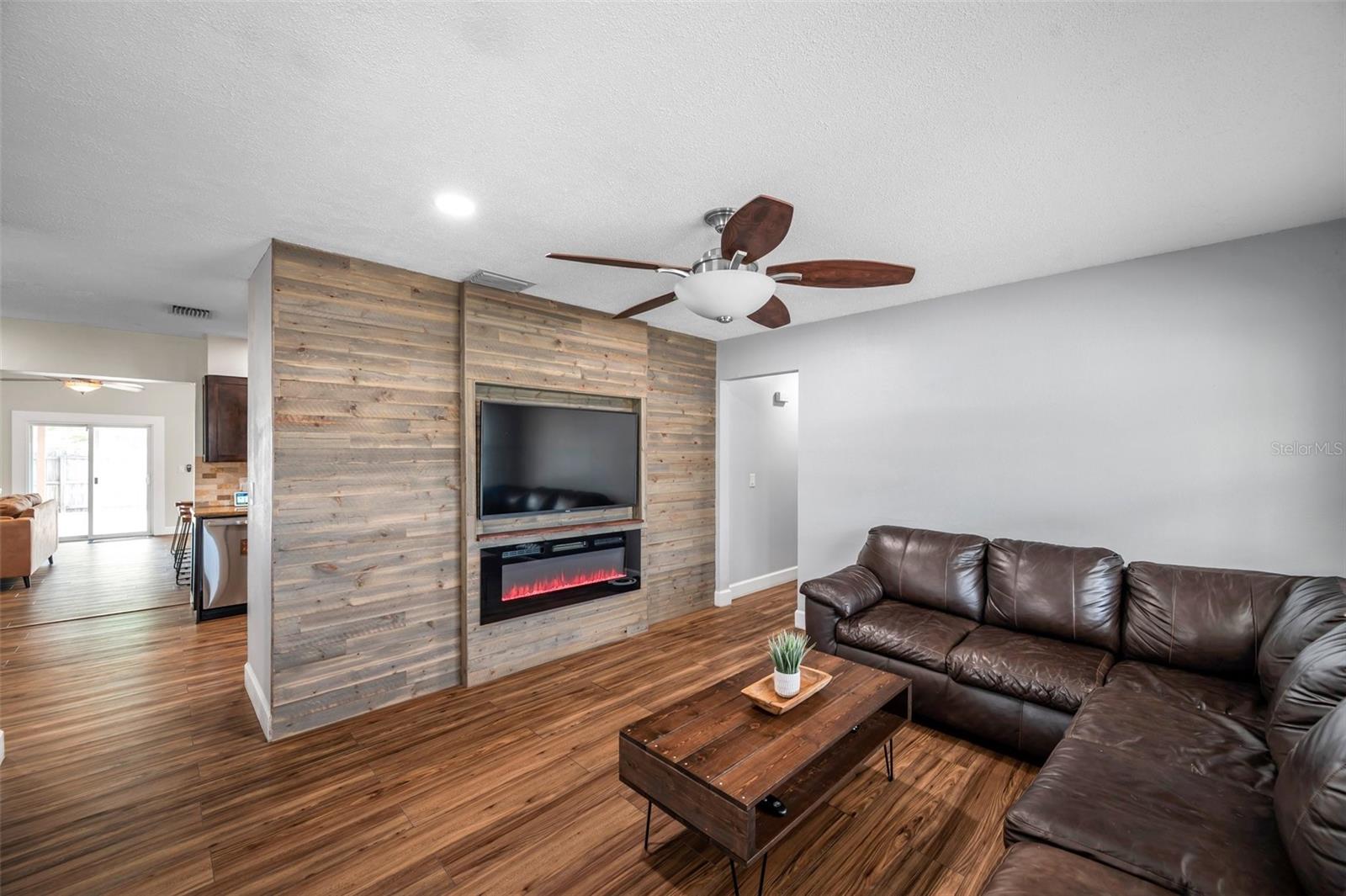 Image 17 of 43 For 4815 Plantation Drive