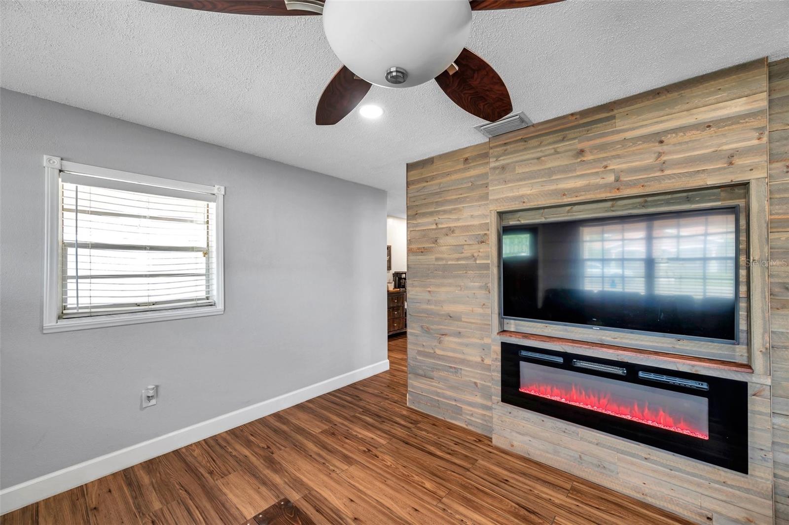 Image 19 of 43 For 4815 Plantation Drive