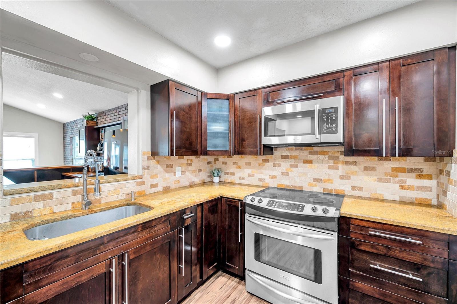 Image 5 of 43 For 4815 Plantation Drive