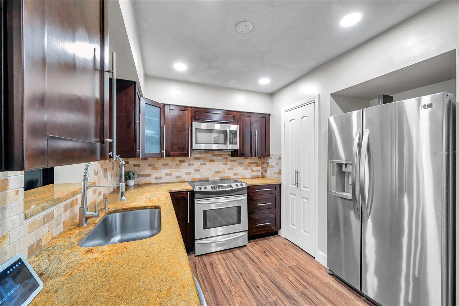 Image 6 of 43 For 4815 Plantation Drive