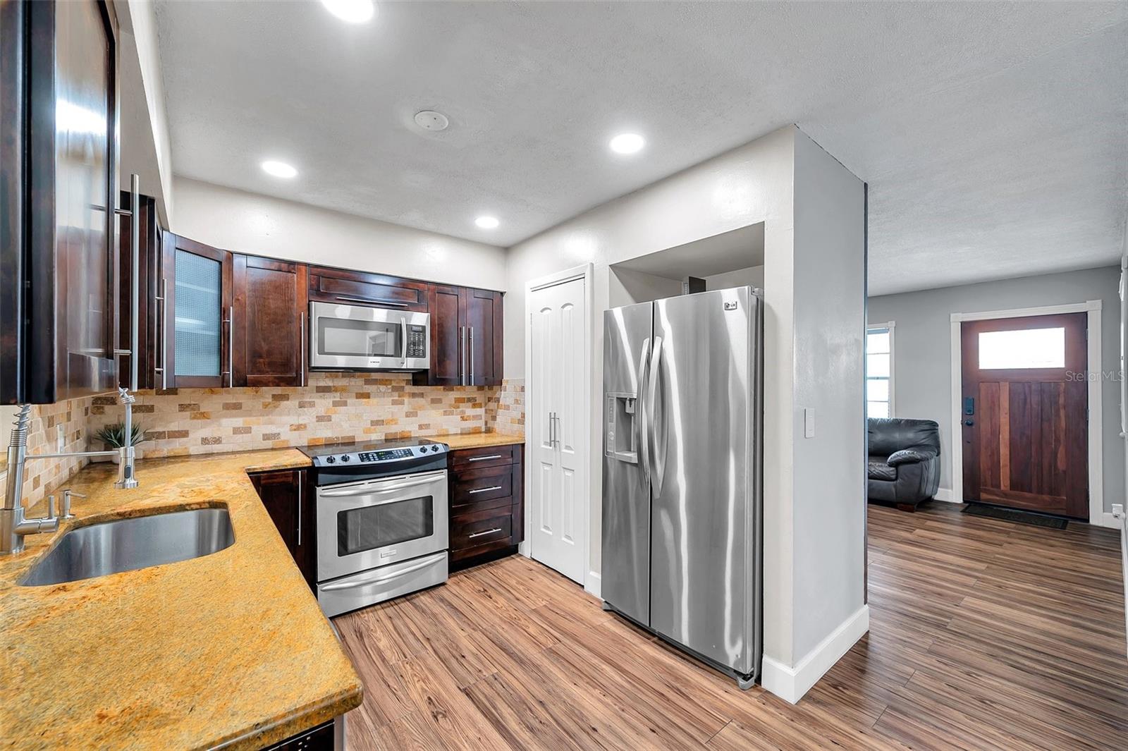 Image 7 of 43 For 4815 Plantation Drive