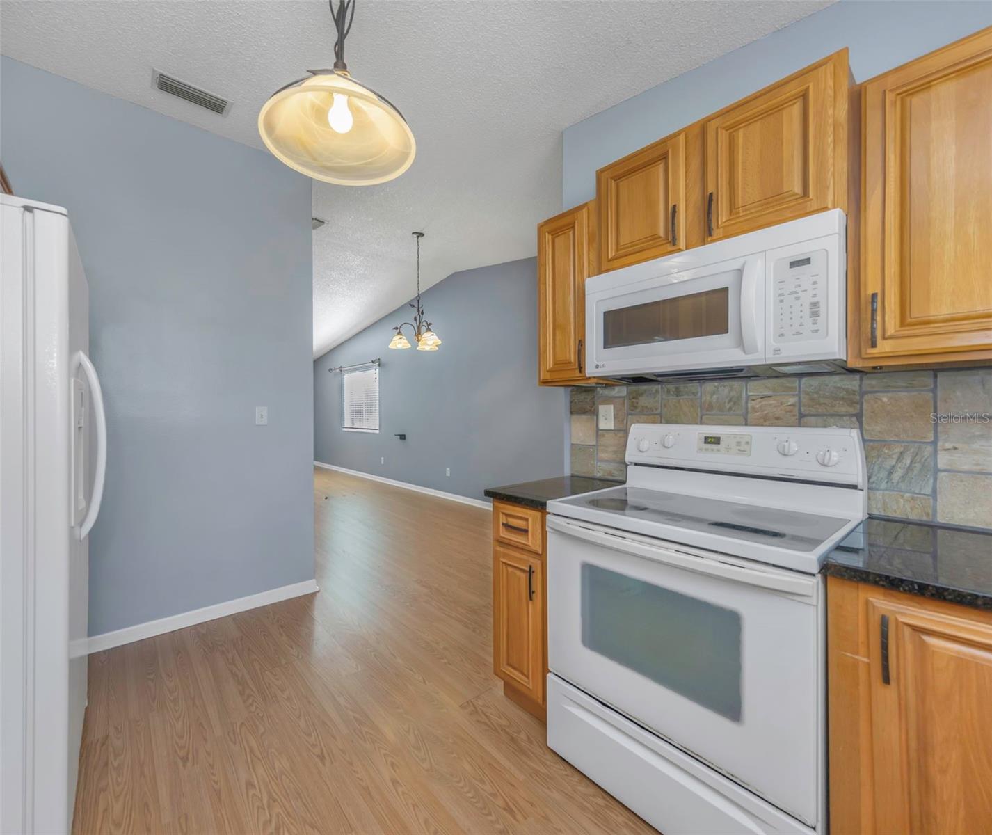 Image 15 of 72 For 747 Brook Street