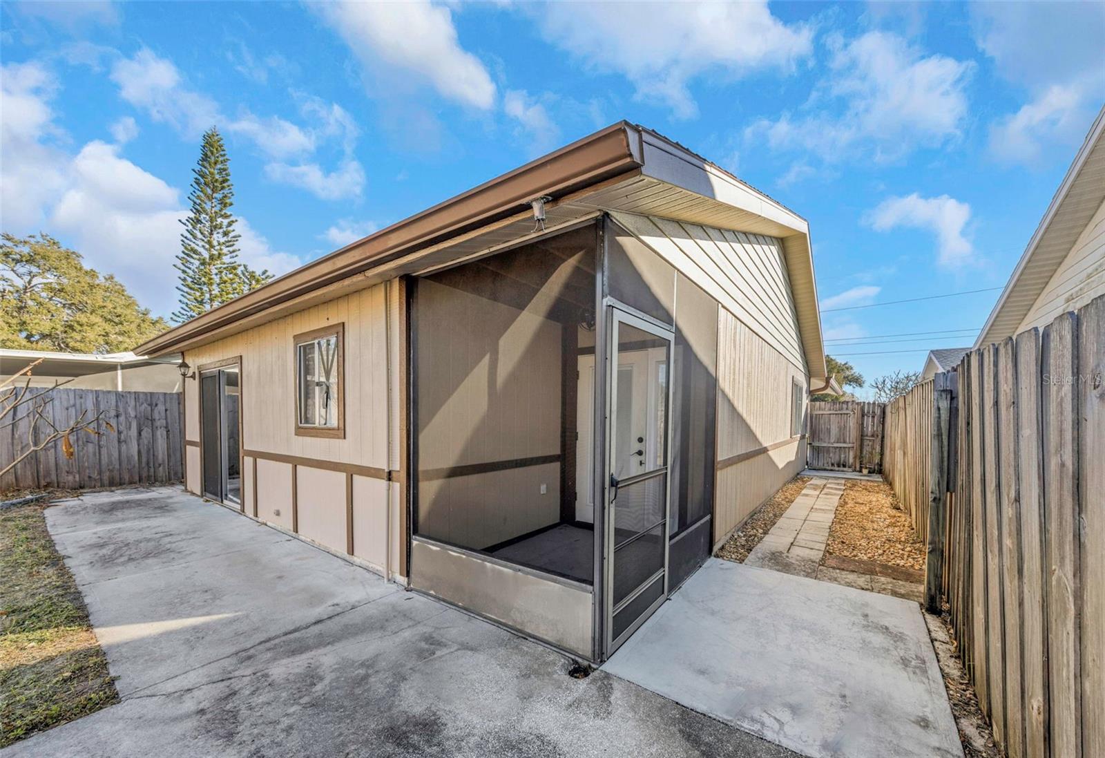 Image 40 of 72 For 747 Brook Street