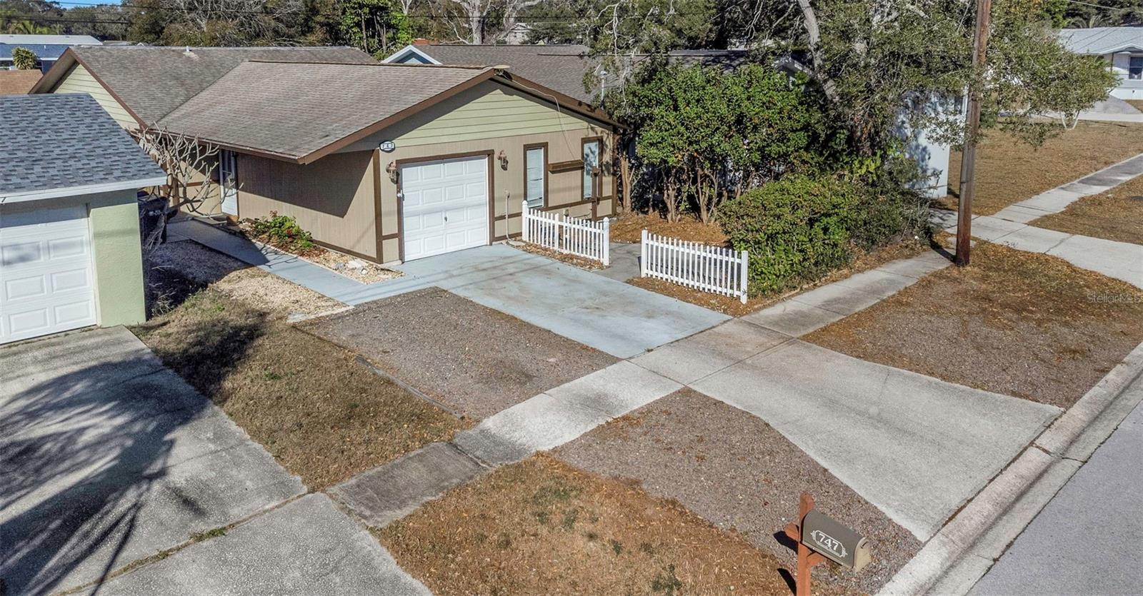 Image 49 of 72 For 747 Brook Street