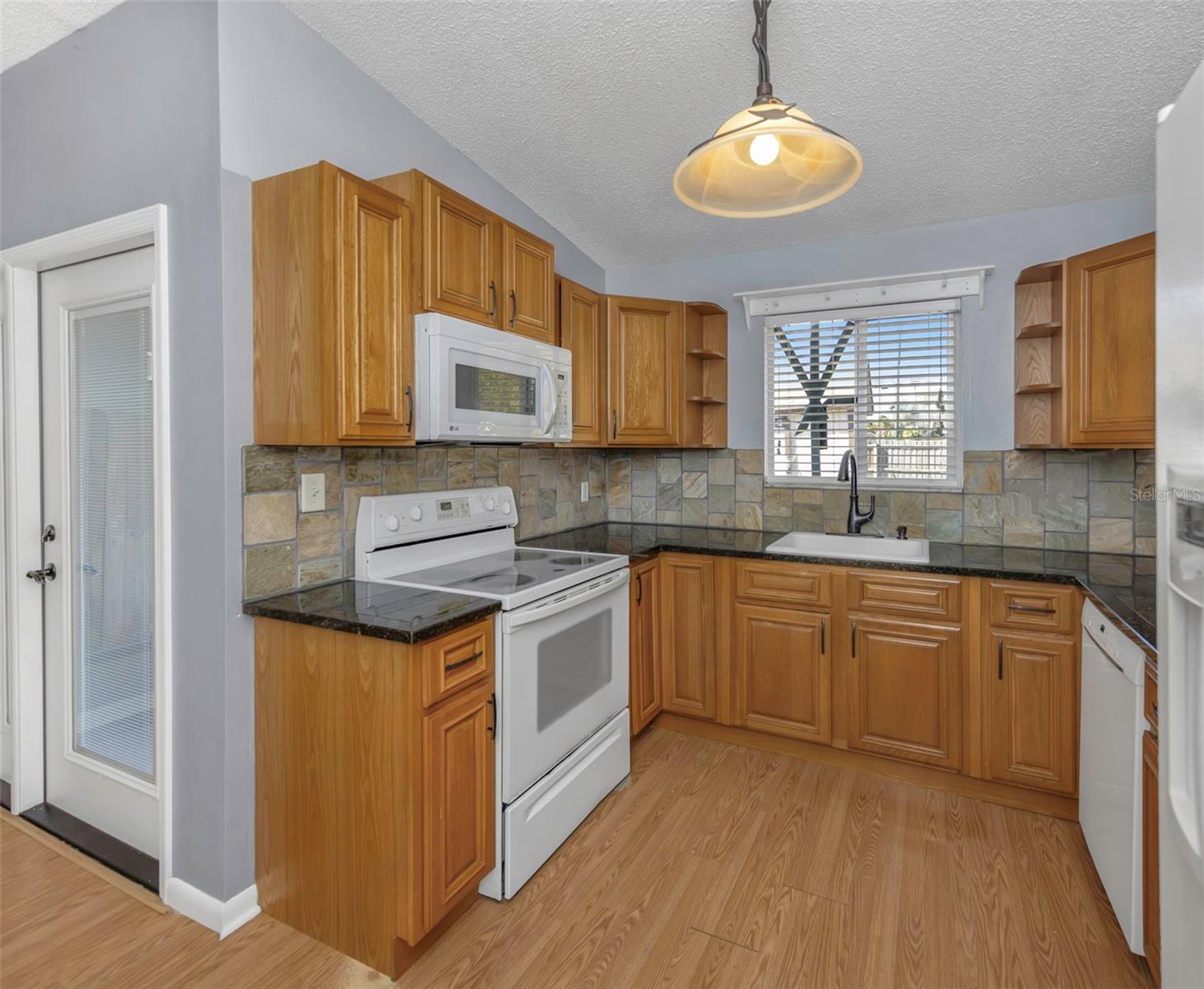 Image 9 of 72 For 747 Brook Street