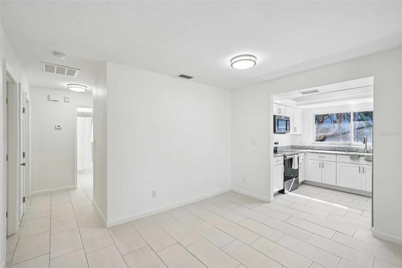 Image 12 of 45 For 3843 Shore Acres Boulevard Ne