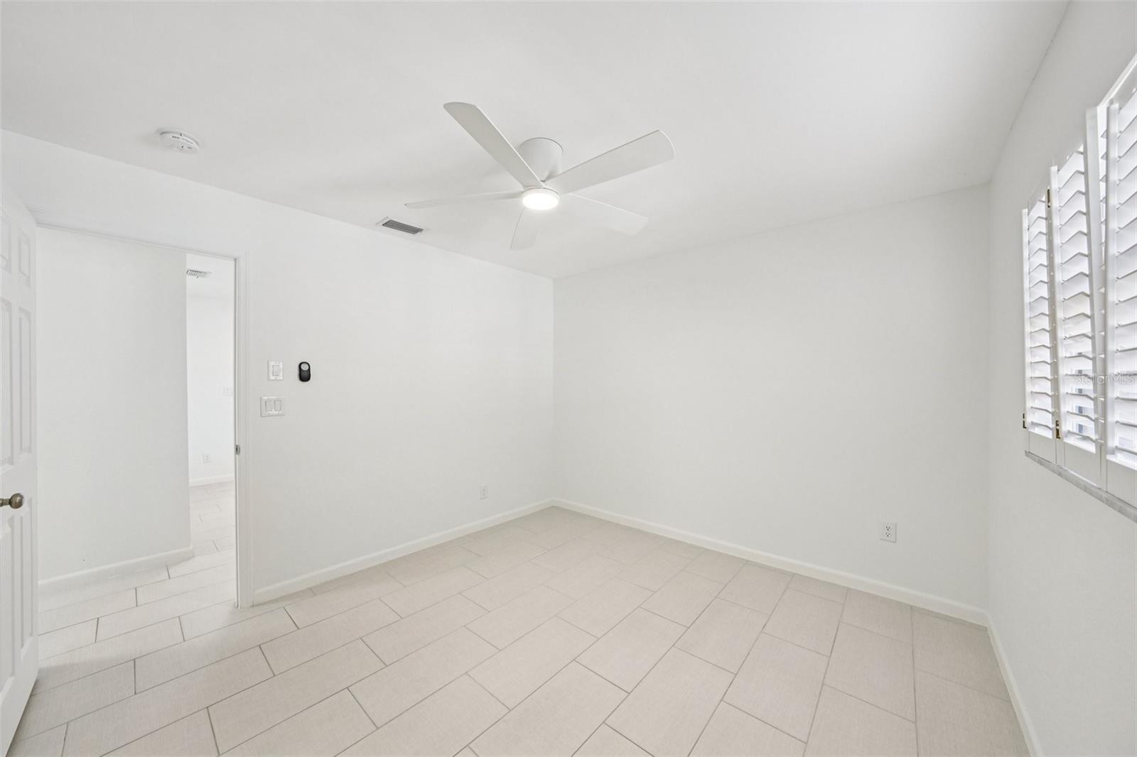 Image 20 of 45 For 3843 Shore Acres Boulevard Ne