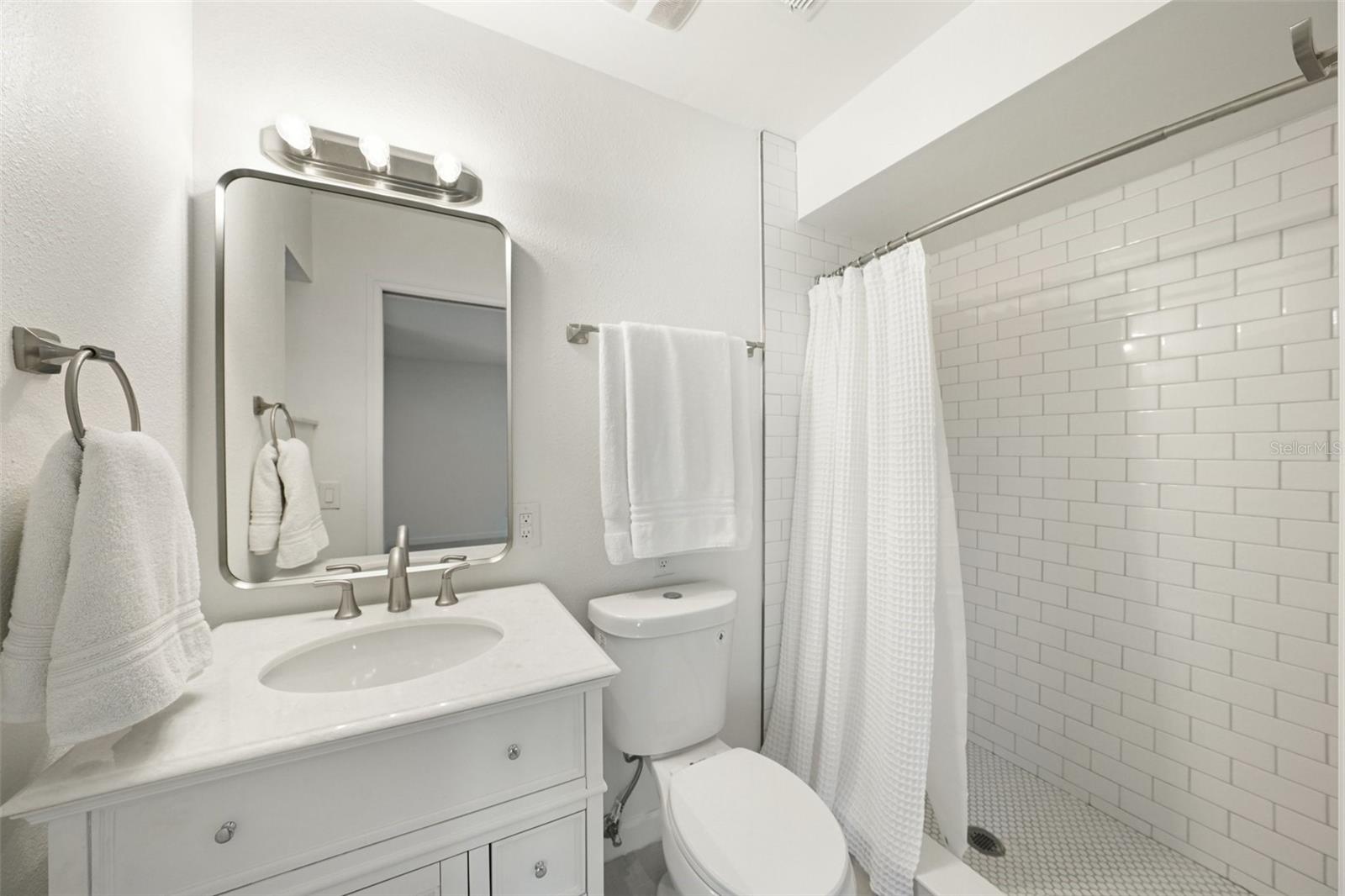 Image 25 of 45 For 3843 Shore Acres Boulevard Ne