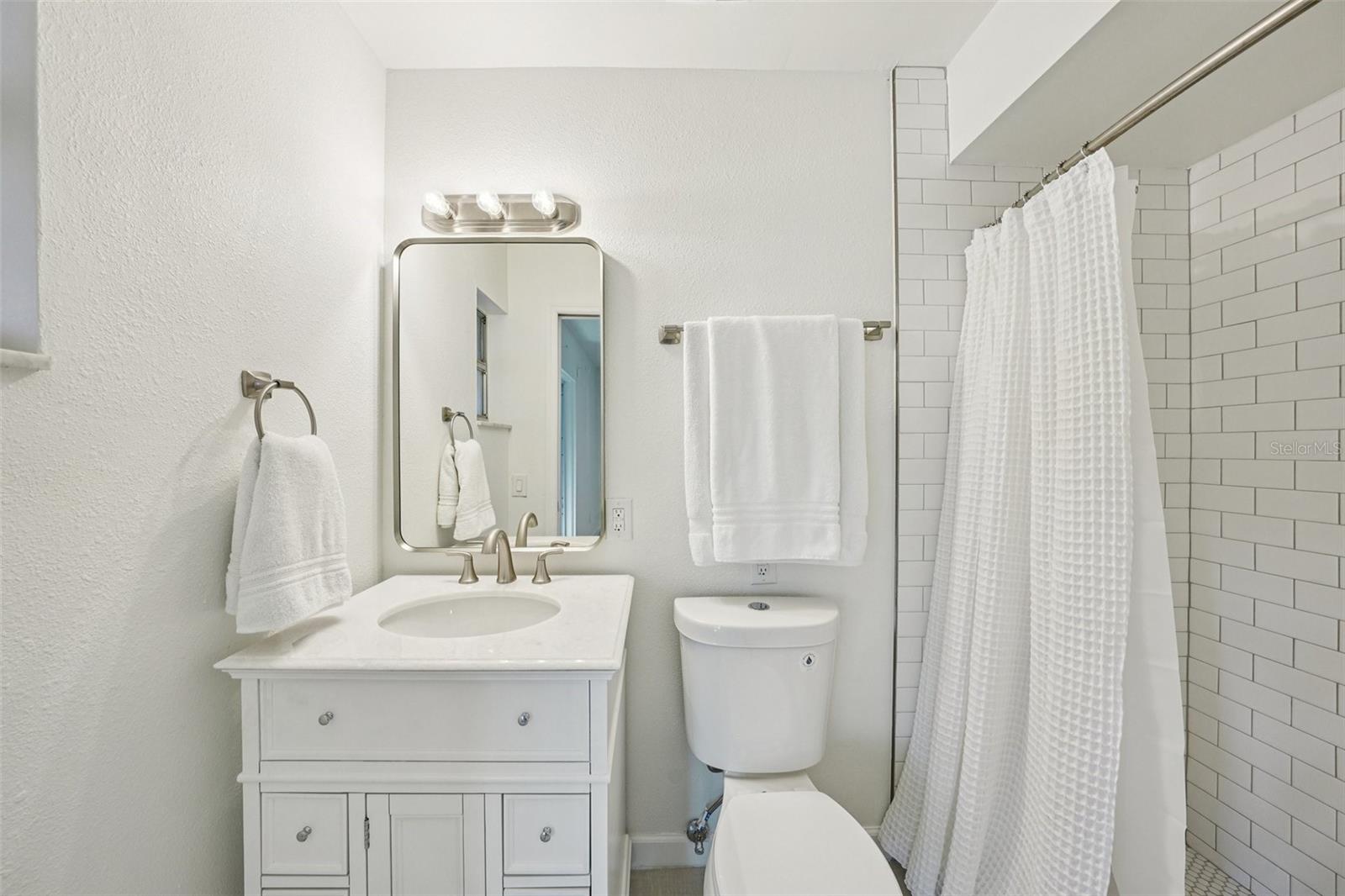 Image 26 of 45 For 3843 Shore Acres Boulevard Ne