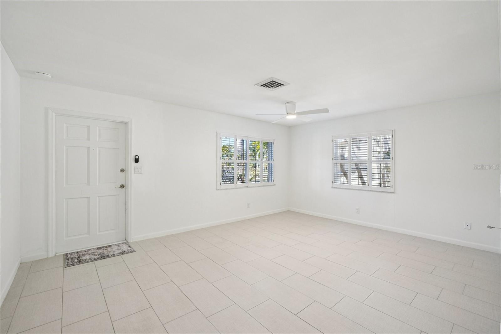 Image 3 of 45 For 3843 Shore Acres Boulevard Ne