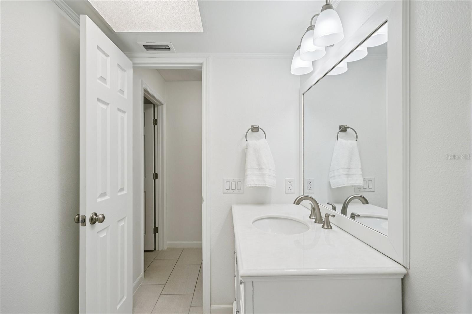 Image 30 of 45 For 3843 Shore Acres Boulevard Ne