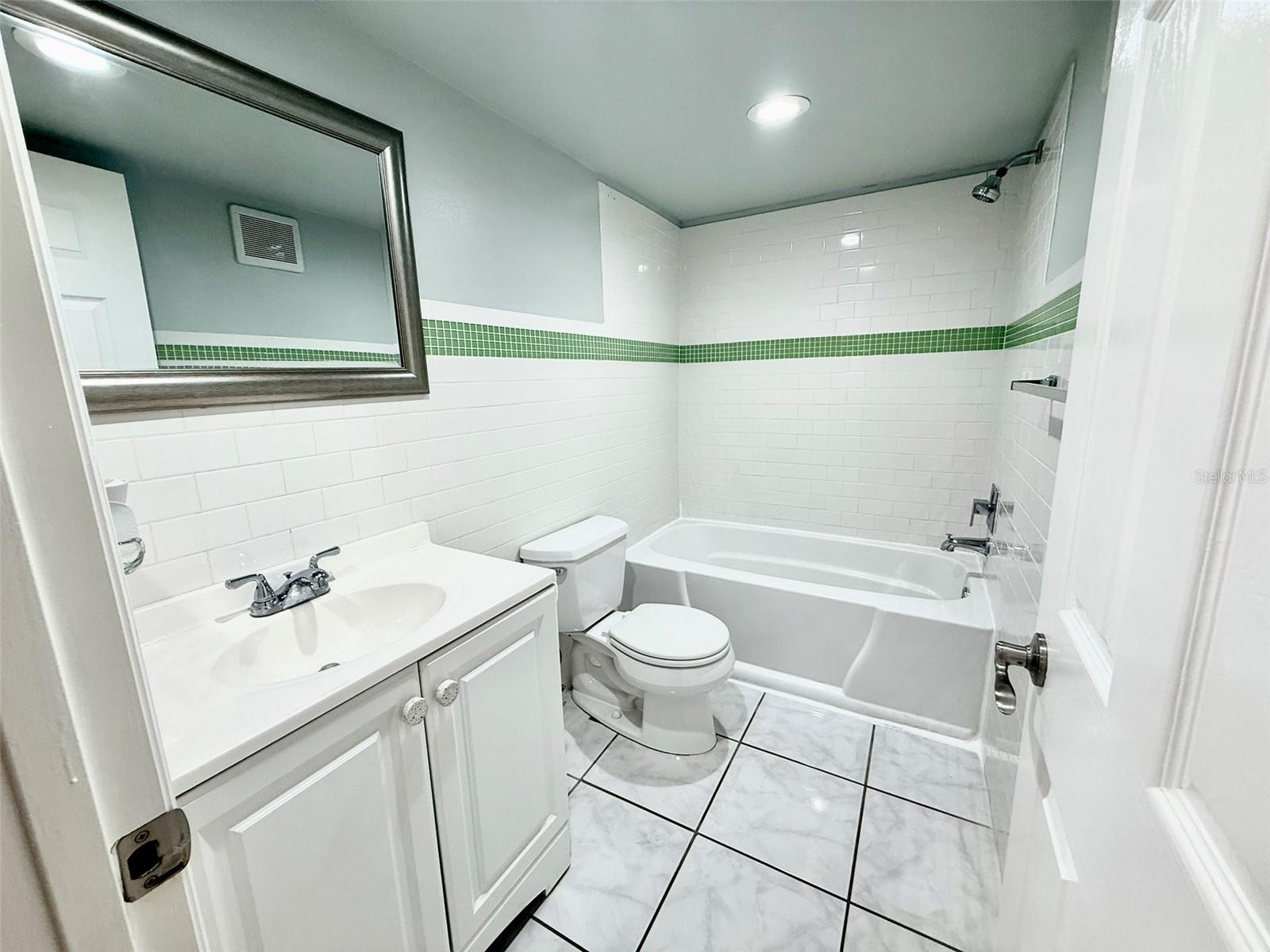 Image 21 of 25 For 4500 Bay Drive 149