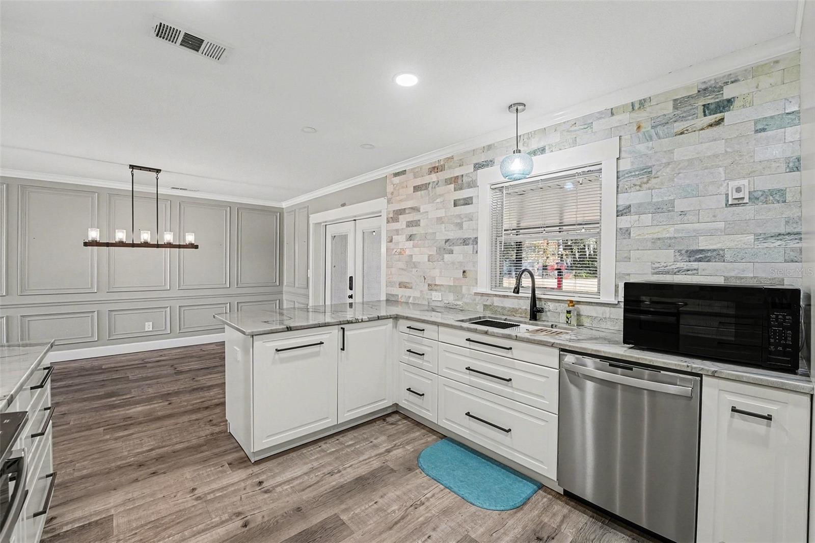 Image 10 of 36 For 5811 Lake Breeze Avenue