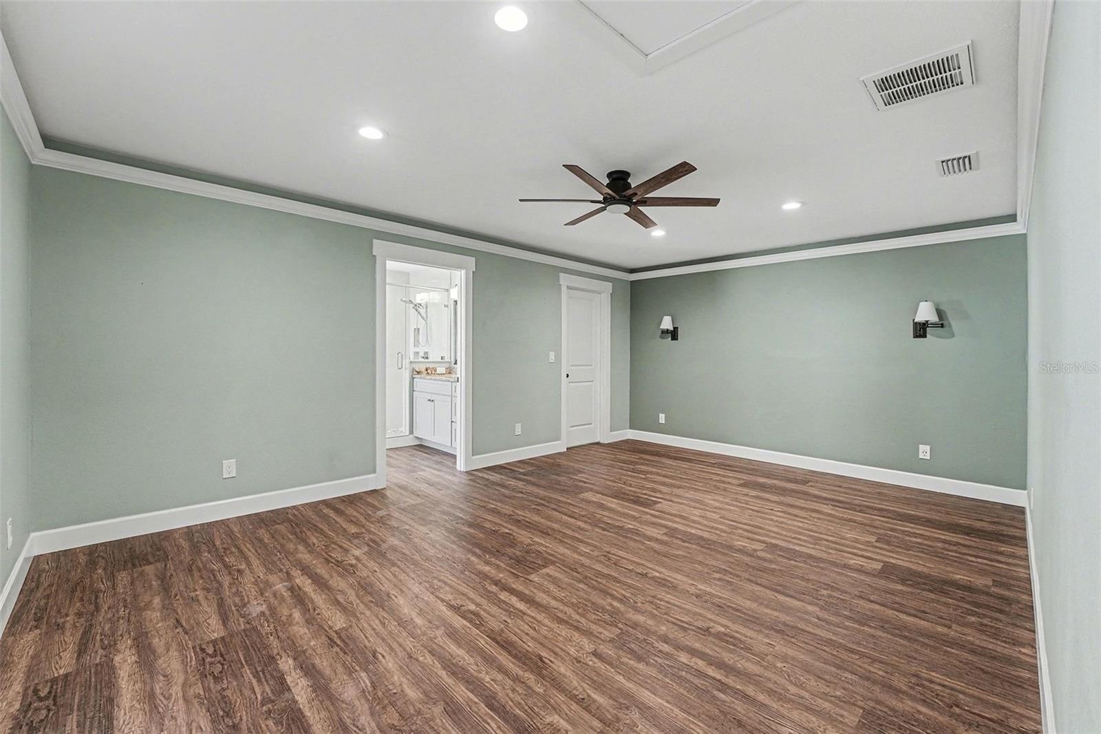 Image 13 of 36 For 5811 Lake Breeze Avenue