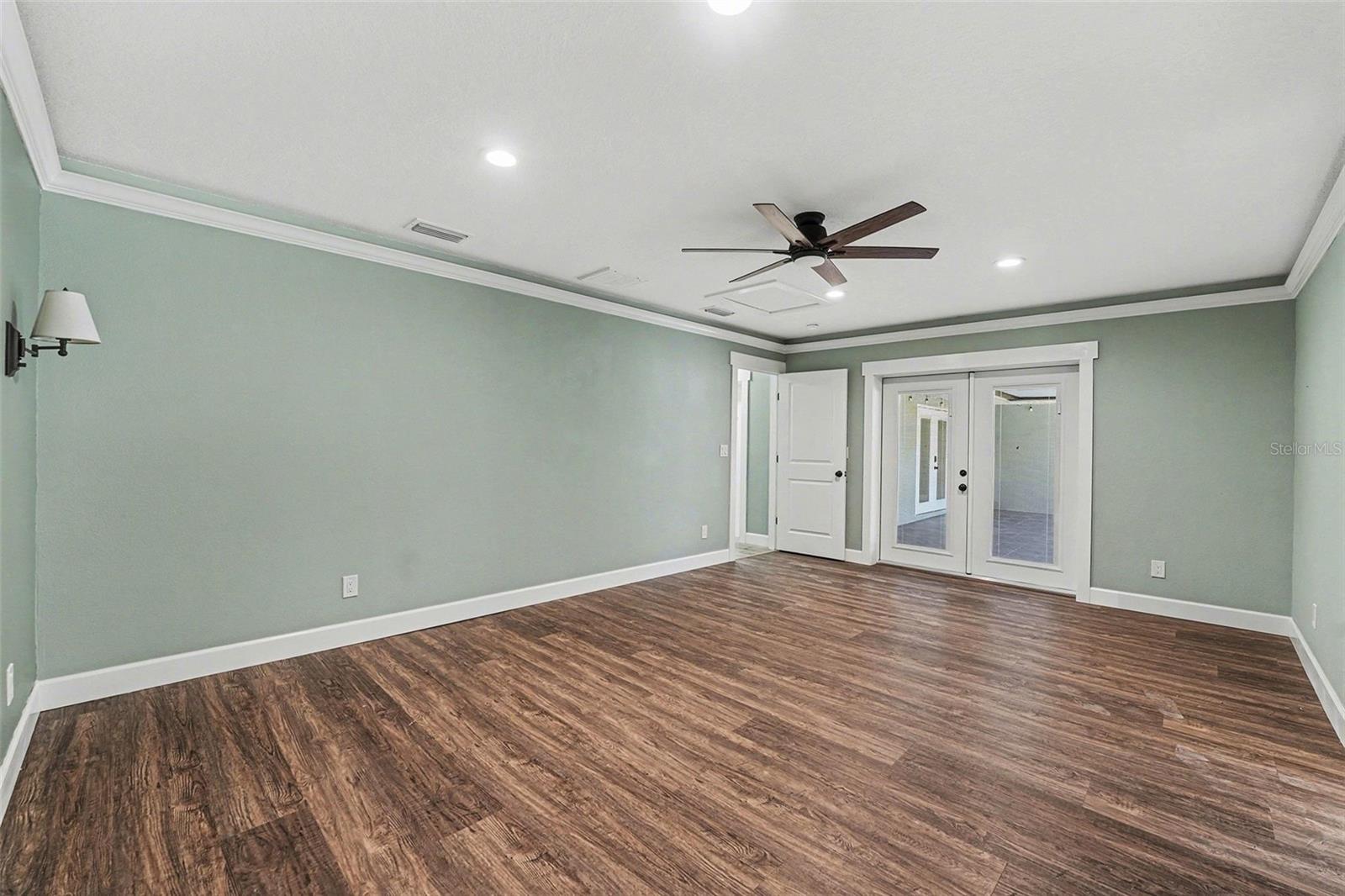 Image 14 of 36 For 5811 Lake Breeze Avenue