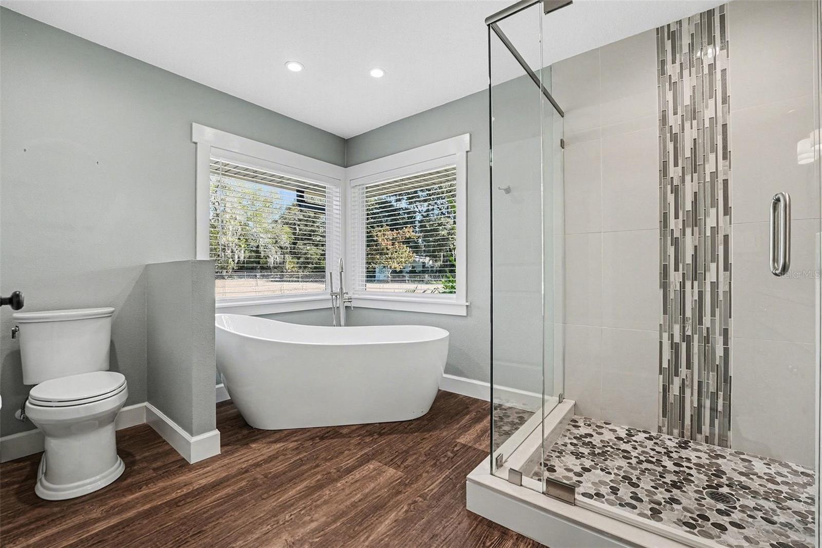 Image 15 of 36 For 5811 Lake Breeze Avenue