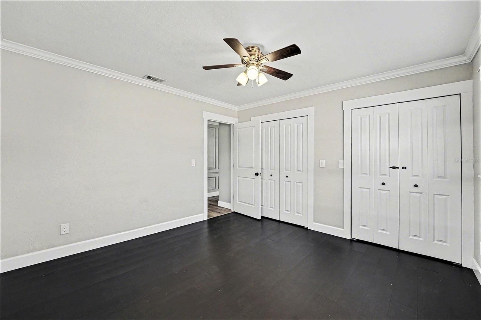 Image 19 of 36 For 5811 Lake Breeze Avenue