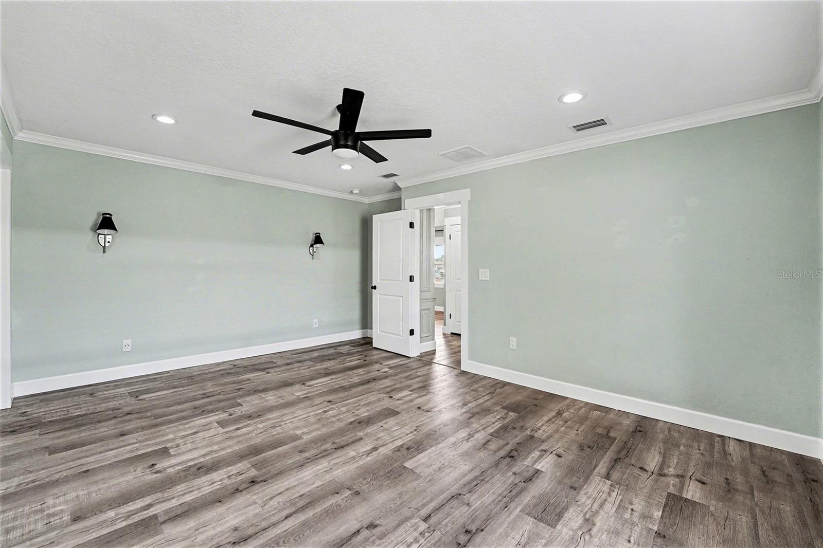 Image 20 of 36 For 5811 Lake Breeze Avenue