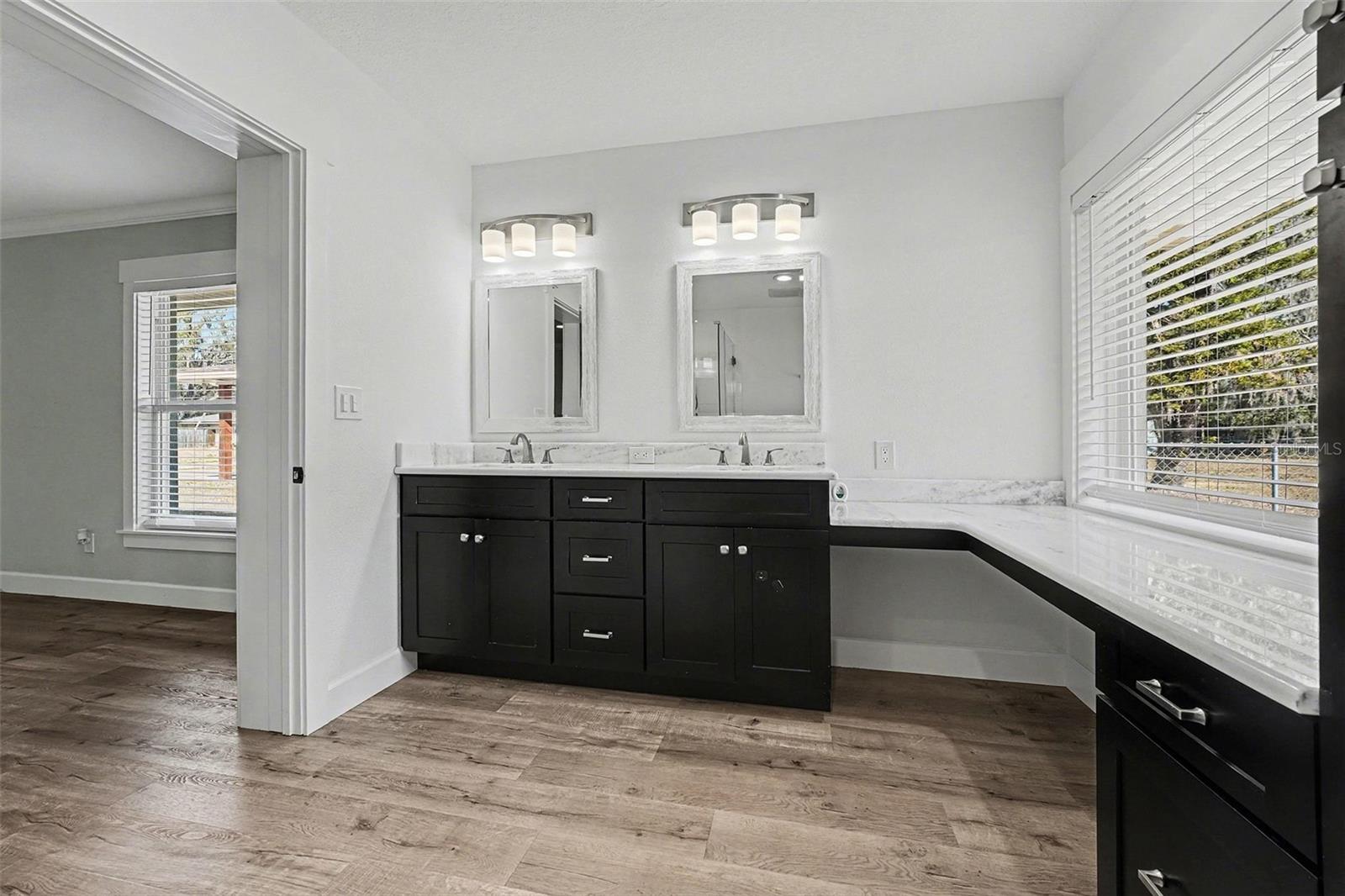 Image 24 of 36 For 5811 Lake Breeze Avenue