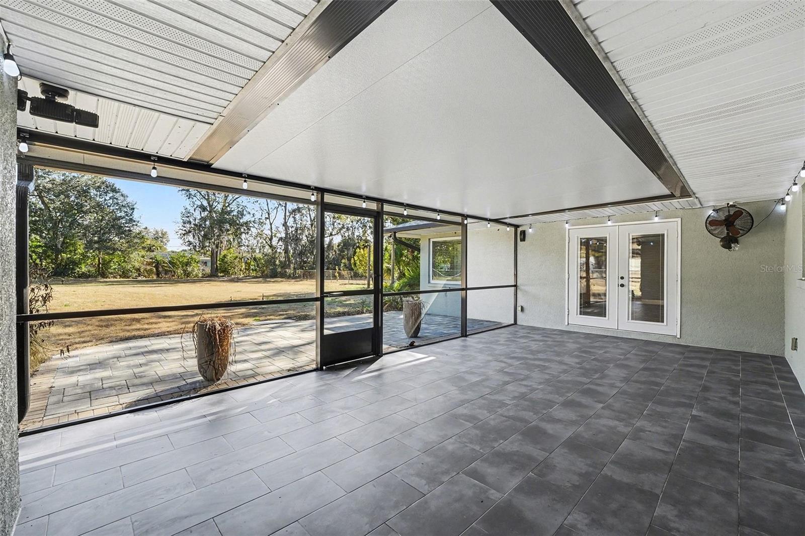 Image 26 of 36 For 5811 Lake Breeze Avenue