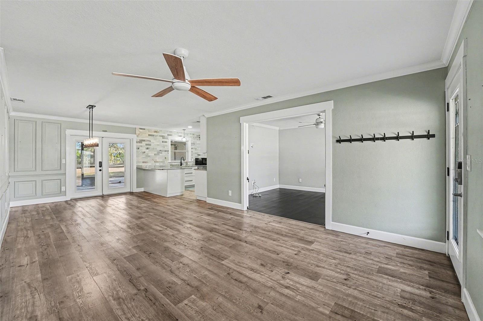 Image 7 of 36 For 5811 Lake Breeze Avenue