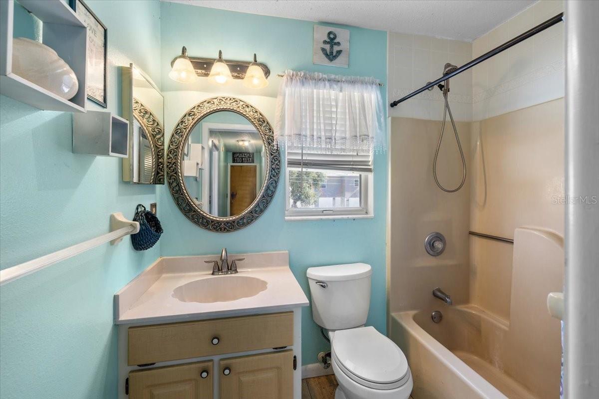 Image 18 of 35 For 7247 Aberdeen Court