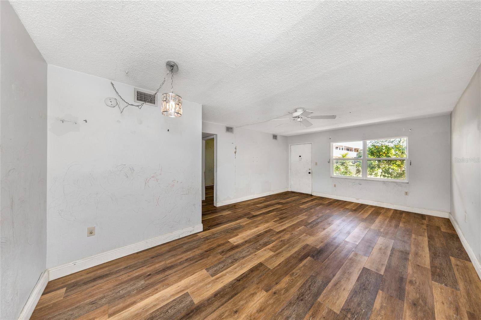 Image 5 of 17 For 10032 65th Avenue N 9