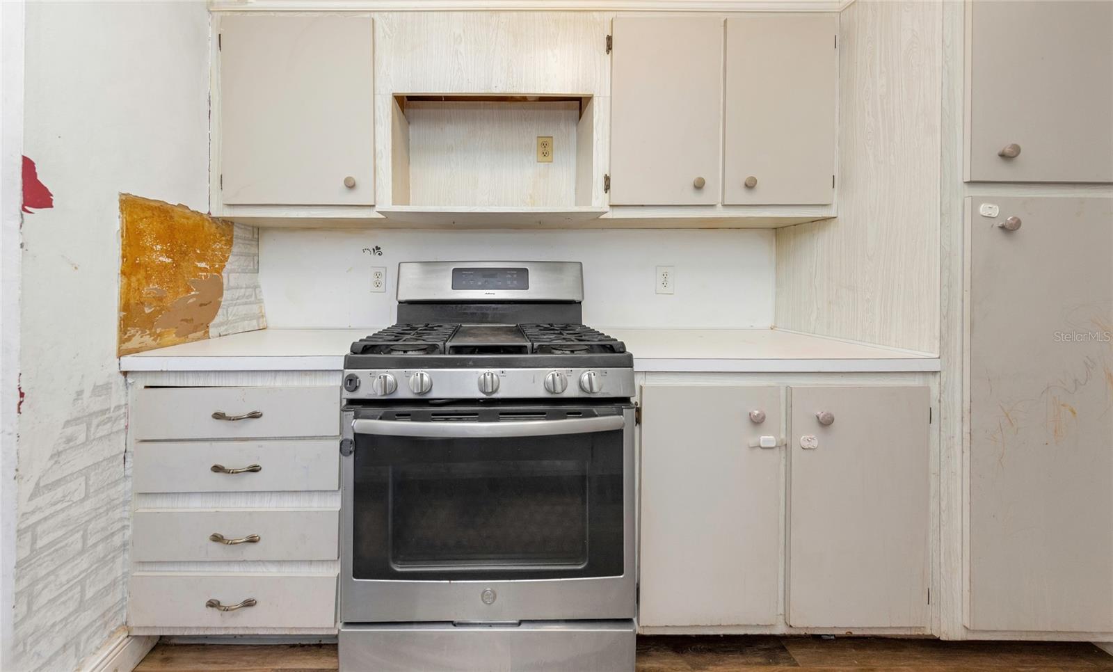 Image 7 of 17 For 10032 65th Avenue N 9