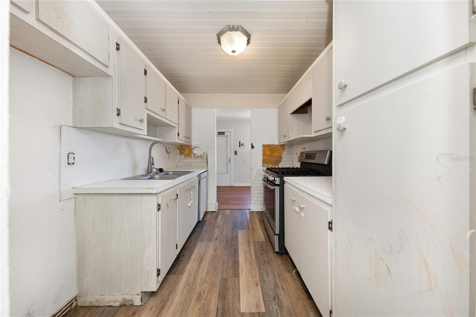 Image 9 of 17 For 10032 65th Avenue N 9