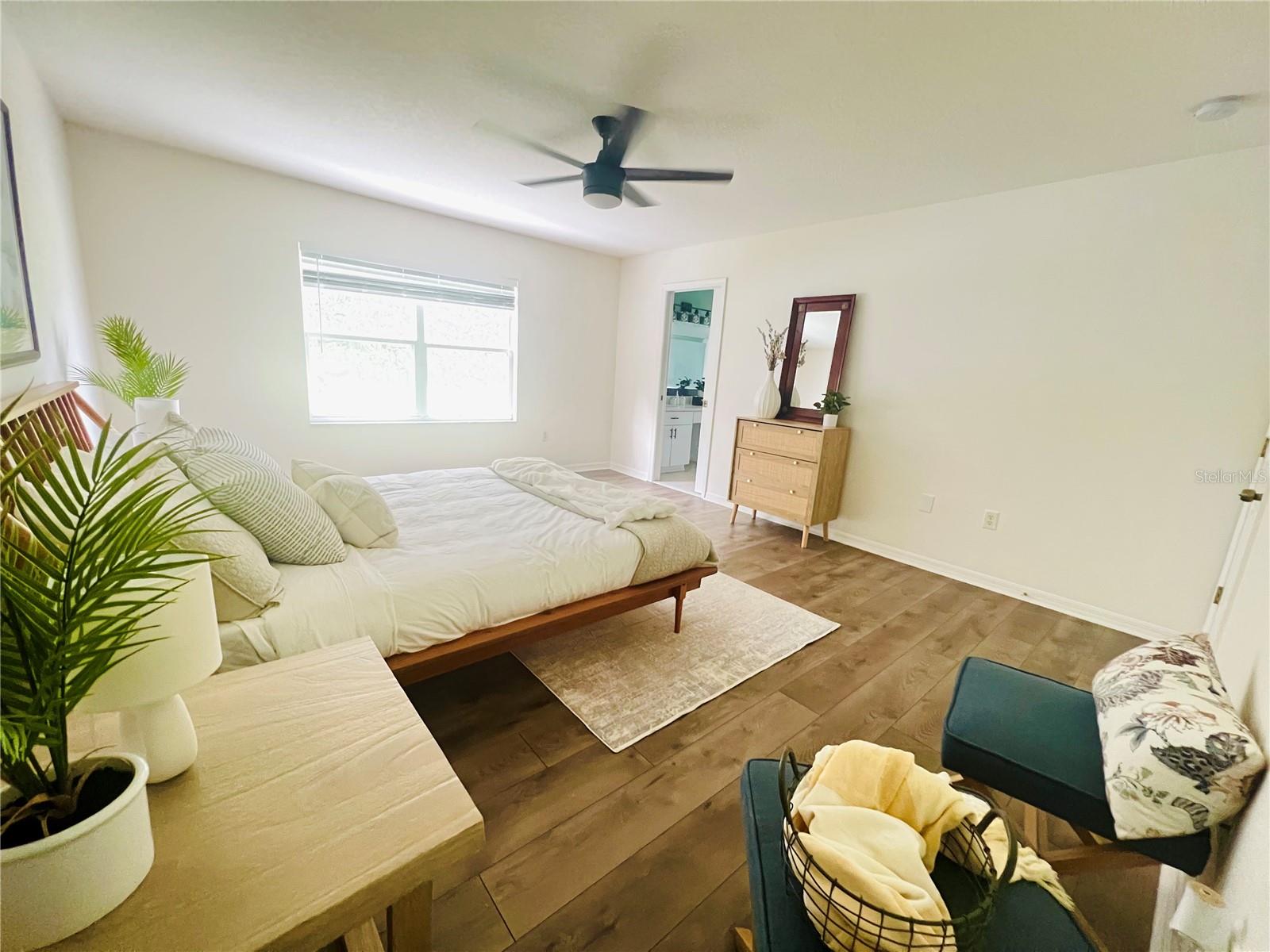 Image 17 of 33 For 34924 Teeview Lane