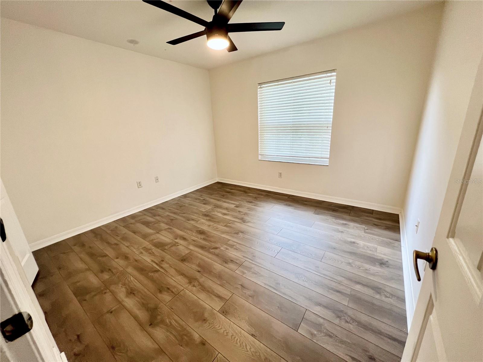 Image 22 of 33 For 34924 Teeview Lane