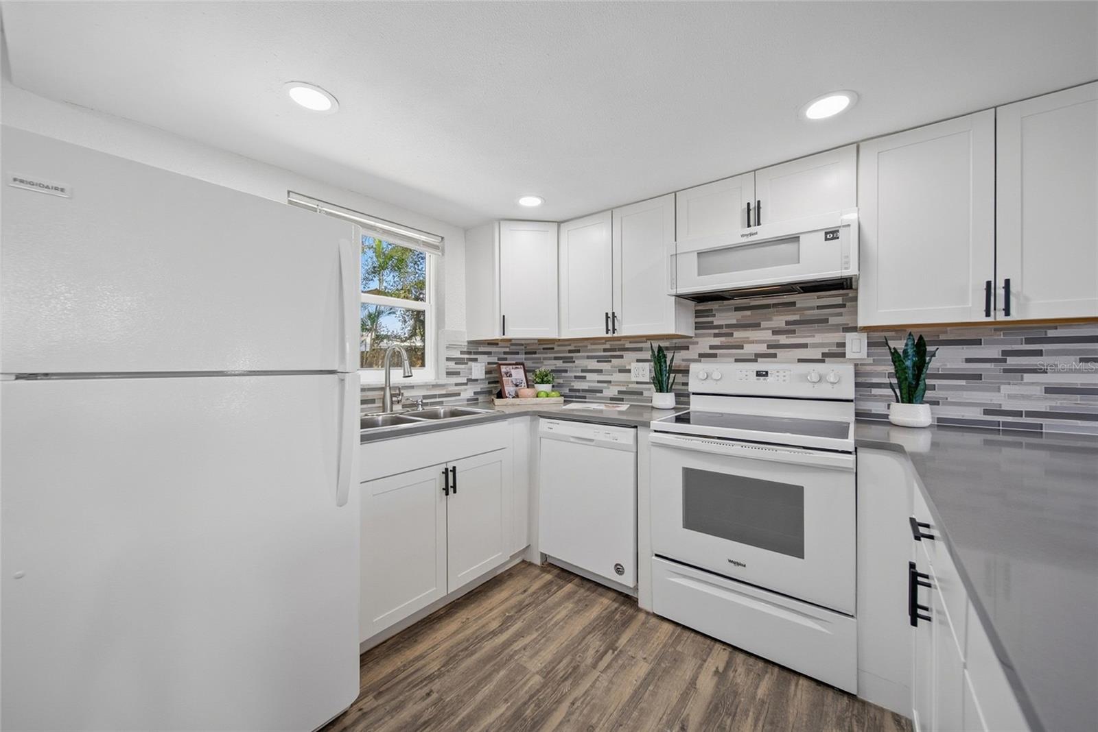 Image 9 of 23 For 3519 Wellington Drive