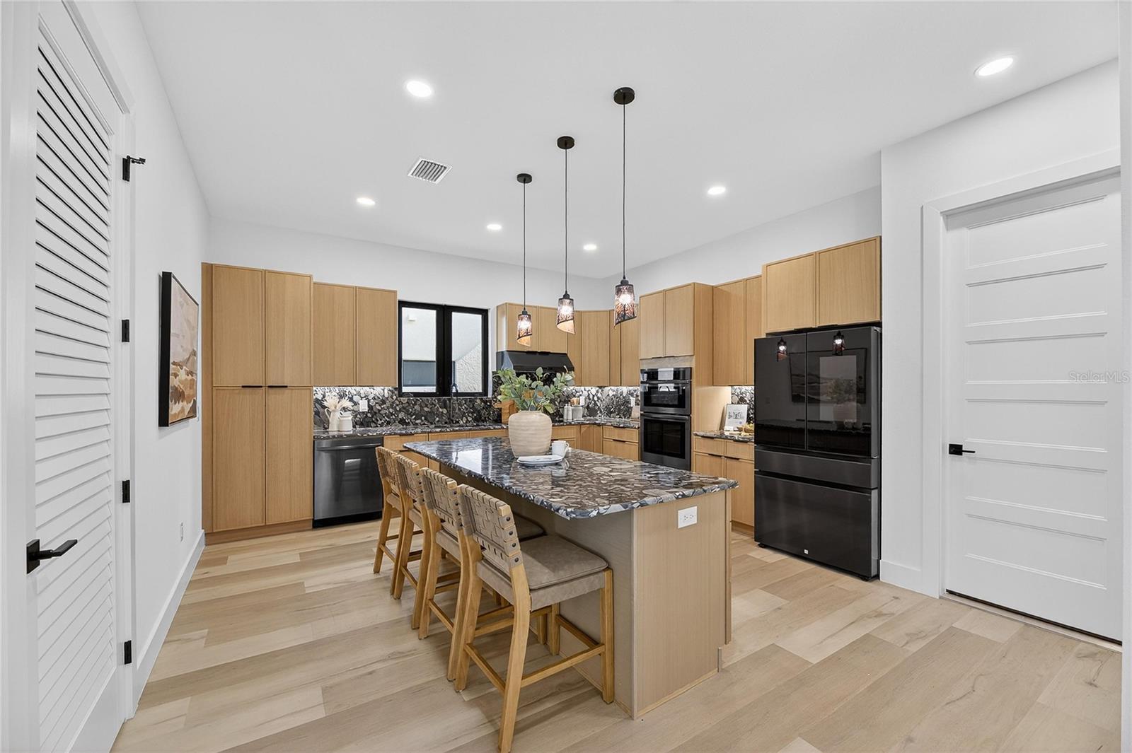 Image 18 of 84 For 2335 Oak Terrace